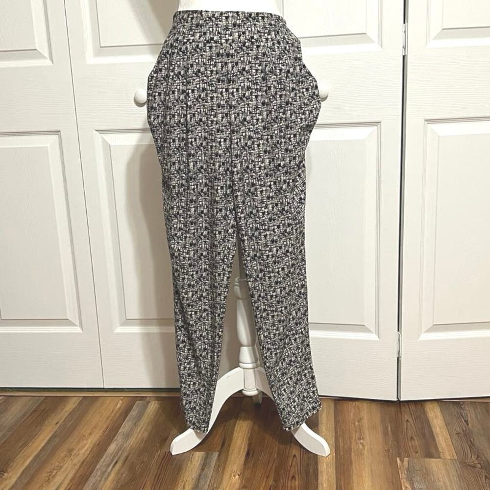 French Laundry L Crop Ankle pants black/cream crosshatch print. Two pockets